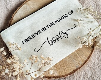 Bag »I believe in the magic of books« personalized