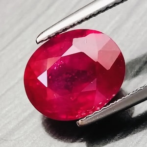 Rubin gołębiej krwi, 4,45 ct, Rubin z Birmy, Rubin naturalny, Rubin birmański, Rubin birmański, Rubin o głębokim fioletowo-czerwonym kolorze, Rubin najwyższej jakości, Rubin owalny