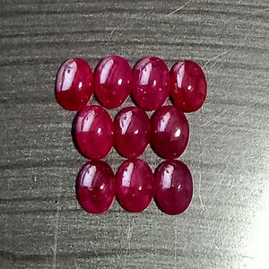 6,58 ct., Uppvärmningsfri rubin, Duvblodsrubin, Rubin oval cabochon, Rubin oval cabochon, Rubin, Cabochon rubin, Oval rubin, Myanmar rubin