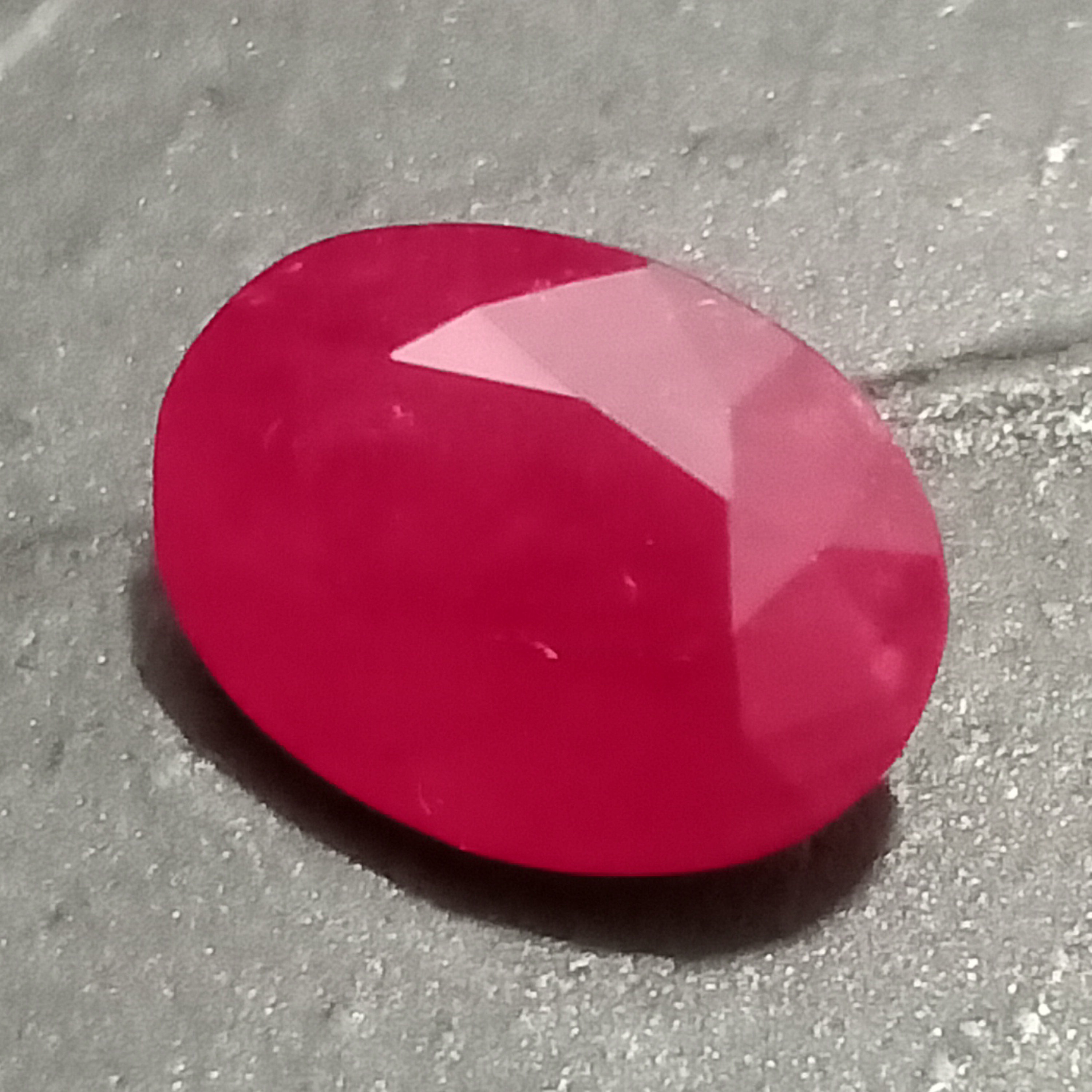 Rubis Du Mozambique 3,78 Ct Traité - Coupe Ovale, Couleur Rouge Vif - Neuf Sans Emballage