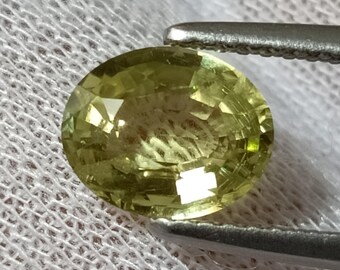 Natural Chrysoberyl, VS Quality, Clean, CSL Certified, 1.55 Cts., Sri Lanka Chrysoberyl, Oval Facet, Mint Green Chrysoberyl