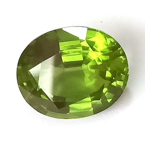 Peridot Oval , Myanmar Peridot , Burmese Peridot , Oval Faceted , Peridot 9.49 Cttw  , Peridot 9 Cts + , Peridot Gemstone , Peridot