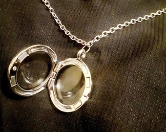 Round Clear Glass Locket With A Magnetic Clasp On A 20 Inch Stainless steel Chain, Locket Necklace