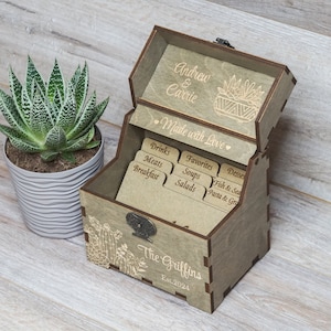 Personalized wood recipe box with succulents and cacti, dividers & 4x6 recipe cards Engraved box Custom wooden recipe card box with cactus