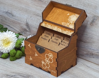 Recipe box with Sunflowers, Bees and Honeycombs with dividers & 4x6 recipe cards, Personalized engraved wood box Bridal shower gift Mother