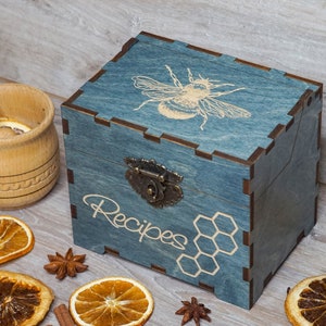 Recipe box with bee and honeycombs, dividers & 4x6 recipe cards  Personalized engraved wood box Bridal shower Mothers day gift Christmas