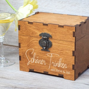 Scatola per ricette di cocktail con divisori e schede di ricette 4x6 Scatola in legno incisa personalizzata Regalo per barista Scatola in legno per bar con bevande incise