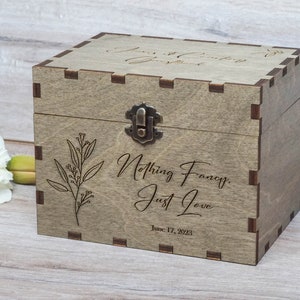 Caja de invitados de boda con 6 divisores, caja de madera grabada personalizada, libro de visitas alternativo, caja de tarjetas de madera rústica, caja de consejos de boda