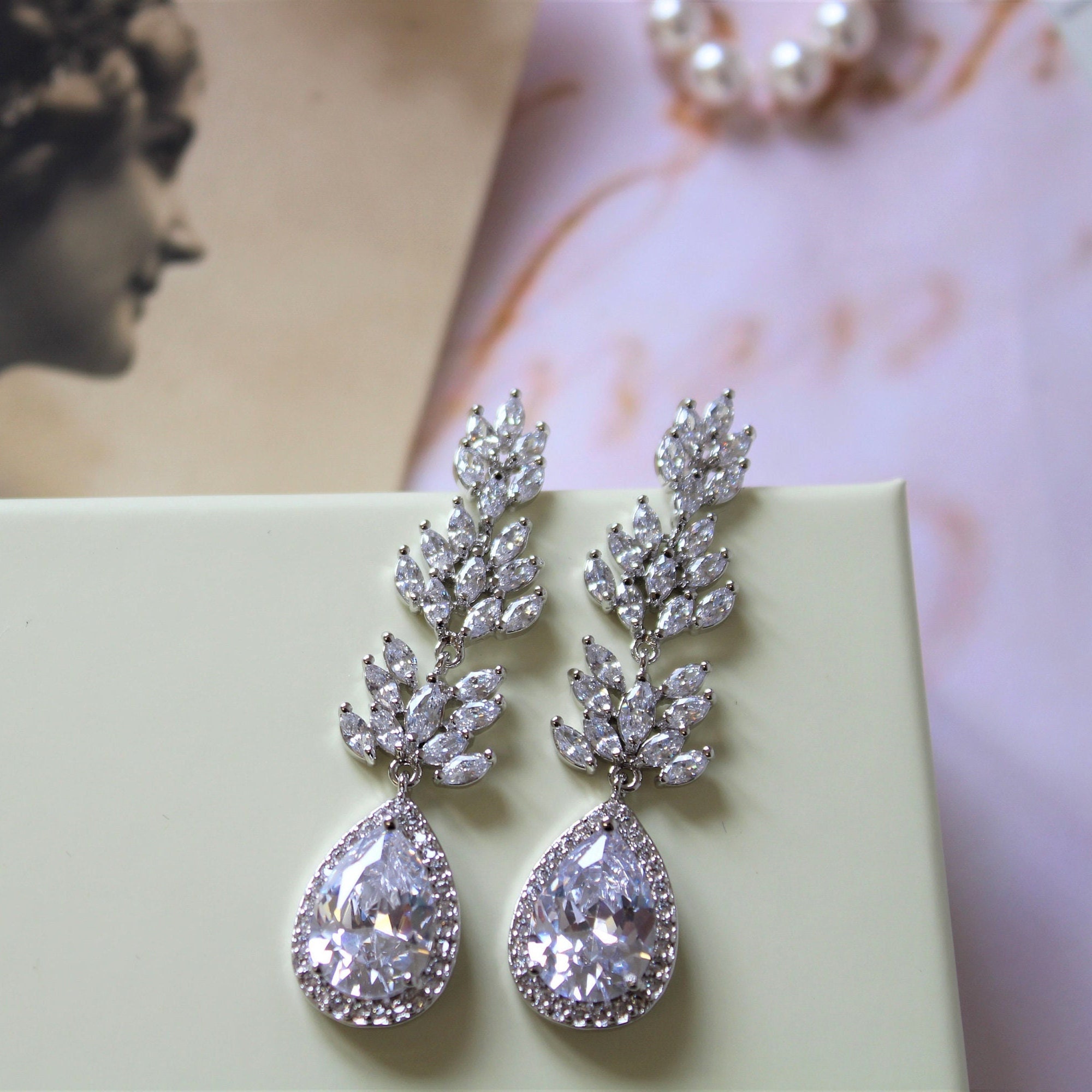 Stick on Drop Rhinestone Medium Bindi Stick on Drop Rhinestone Medium Bindi
