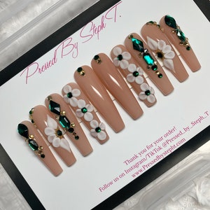 Emerald Goddess 2 XXL press on nails 3D Acrylic flower nails Nude nails Emerald Green Nails Luxury image 2