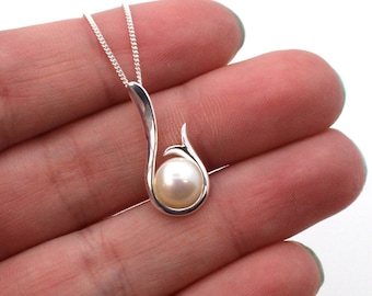 Freshwater Pearl Trumpet Flower Pendant Necklace, Sterling Silver Pearl Necklace, June Birthday, Bridal Jewelry, Gift for Her, Anniversary