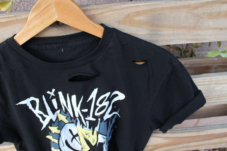 Vintage Style Blink 182 Band Tee Shirt Rock Distressed ...