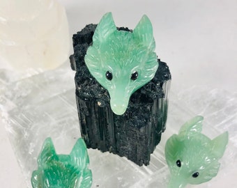Carved Wolf Head Pendant Healing Crystal Natural Gemstone Green Aventurine Craft 