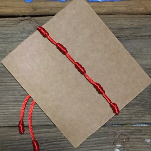 Braccialetti Corda Rossa - 24 Pezzi Con Nodo Kabbalah | Regolabili, In Seta | Porta Fortuna E Protezione - Foto 2