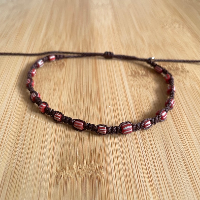 Handgemaakte surfer enkelbandje, stapelbare Boho enkelbandje, gerecycled glas enkelbandje, vriendschap sieraden, macrame enkelbandje afbeelding 4