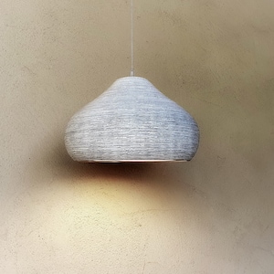 Lampadario in ceramica fatto a mano: trama intagliata grigia, smalto bianco