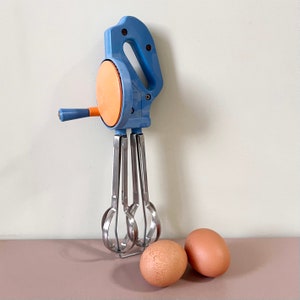 Blue & Orange МЗКЛ Vintage Eggbeater Coil Spring Wire Whisk Hand Egg Beater Kitchen USSR Manual Mixer Retro Hand Whisk Vintage Egg Beater