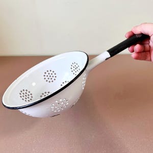 Emaljdurkslag 1940-talet sovjetisk Kitchenalia Vintage Sovjetunionen emaljskål Retro europeiskt kök
