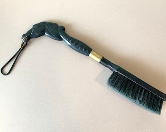 Luddborste för vintage hästhuvudkappa, stövel | 28 cm svart plast med guldfärgat metallband | Sovjetisk ridskovård från 1980-talet