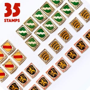 Op de afbeelding: Een verzameling van 35 vintage postzegels met diverse ontwerpen en kleuren. De postzegels tonen heraldische wapens en Franse tekst, waaronder "ZONE FRANCAISE" en waarden zoals "1" en "12". Het woord "STAMPS" is rood.