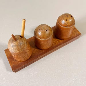 Juego de salero, pimentero y mostaza de madera, década de 1970, vajilla checoslovaca, especiero en miniatura, estilo retro, para cocina de Europa del Este, regalo de mediados de siglo.