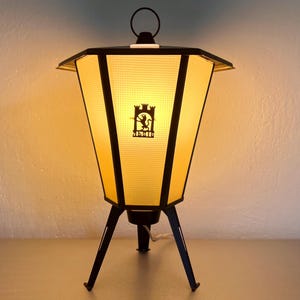 Lviv, Oekraïne Bruno Vestenberg, geïnspireerd op midden van de eeuw bureaubedlamp jaren 70 USSR jaren 60 retro wonen