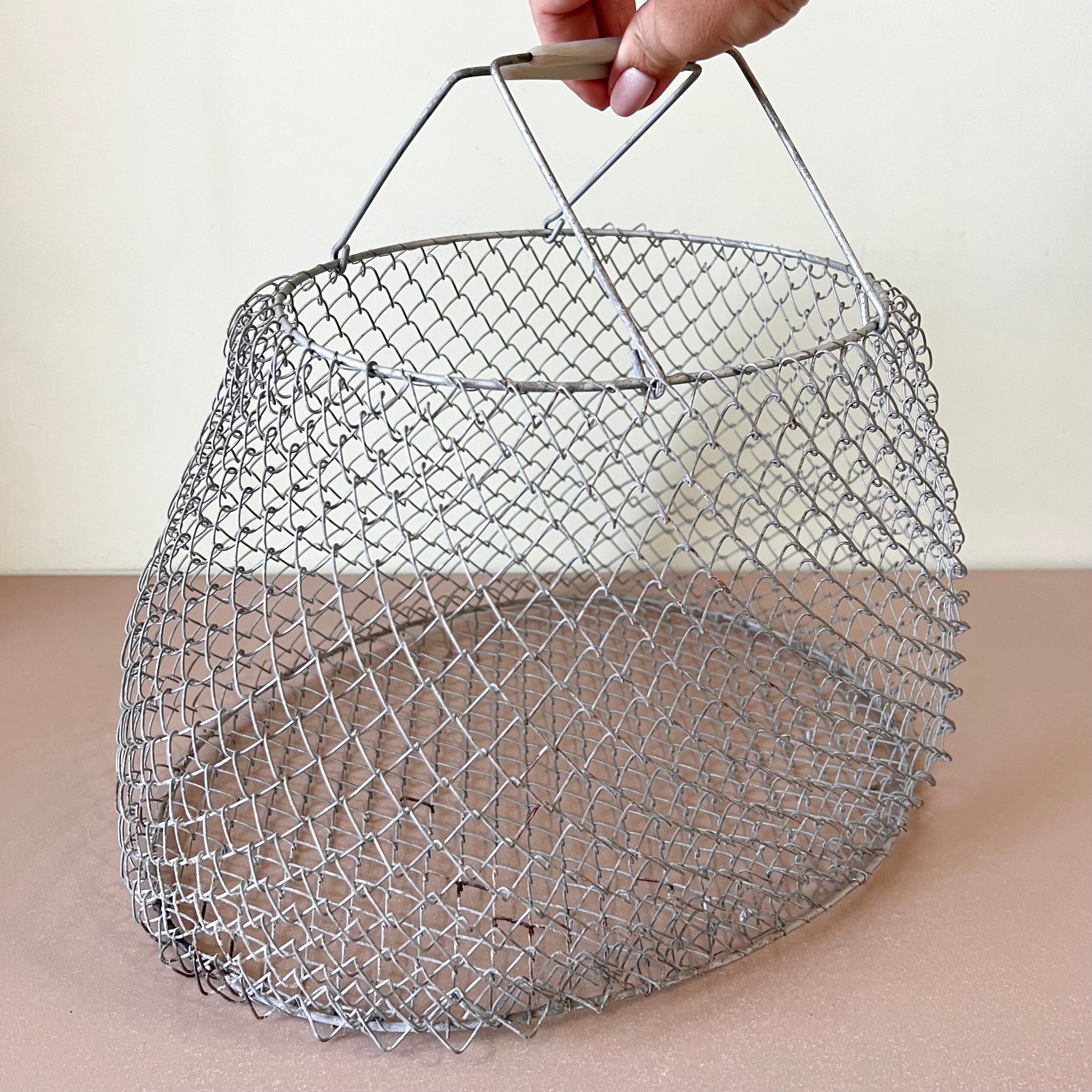 素朴な金属ワイヤーメッシュ釣りバスケット ソビエト