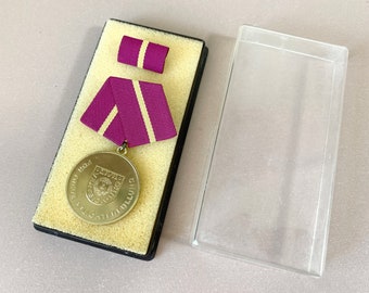 Médaille vintage de 30 ans pour l'accomplissement fidèle des devoirs dans la défense civile de la RDA, Allemagne de l'Est. Médaille communiste honorant les travailleurs et Lénine