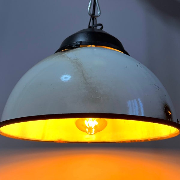 Lámpara de almacén industrial soviético vintage de estilo grunge, luz de garaje de esmalte, luz de loft de la década de 1960, lámpara de taller, iluminación rústica