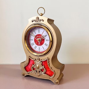 Orologio da tavolo Yantar al quarzo, anni '70, sovietico, retrò, URSS, numeri romani in oro rosso, arredamento per ufficio di metà secolo, regalo della fabbrica di orologi Oryol