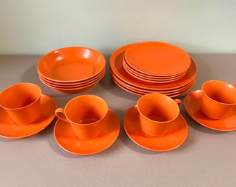 Vintage Orange Ornamin Melamine Jordan 20 pcs Juego de platos para 4 tazas  Platillos Platos Juego a juego de emparejamiento de color naranja brillante