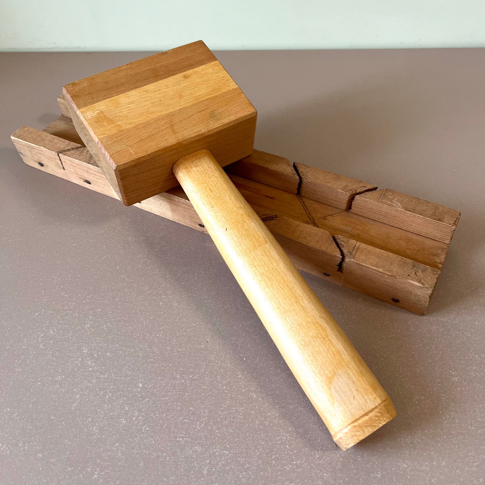 Maillet Maillet en bois + boîte à onglets soviétique vintage artisan menuisier ...
