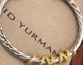 Bracciale aperto con smeraldi a tre file di diamanti in argento sterling David Yurman da donna