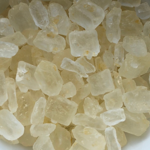 Bellissime geodi commestibili dai colori assortiti, rocce di zucchero candito per la decorazione