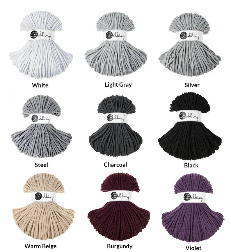 Puede incluir: Nueve carretes de cuerda de algod&oacute;n en varios colores, incluyendo blanco, gris claro, plateado, acero, carb&oacute;n, negro, beige c&aacute;lido, burdeos y violeta. Cada carrete est&aacute; etiquetado con la palabra "Bobbing".