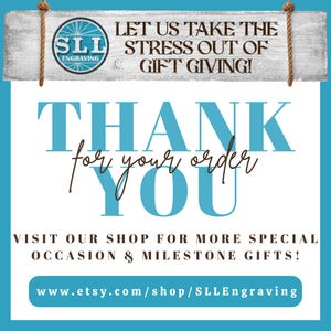 K&ouml;nnte beinhalten: Eine t&uuml;rkisfarbene und wei&szlig;e Grafik mit den Worten "THANK YOU for your order" in einer stilisierten Schriftart. Das Bild enth&auml;lt auch den Text "LET US TAKE THE STRESS OUT OF GIFT GIVING!" und eine Shop-URL f&uuml;r Geschenke f&uuml;r besondere Anl&auml;sse.