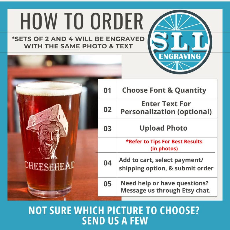 K&ouml;nnte beinhalten: Ein Bierglas mit Bier, das ein graviertes Bild einer Person mit einem K&auml;sekopfhut zeigt. Auf dem Glas steht das Wort "CHEESEHEAD". Das Bild enth&auml;lt auch Anweisungen zur Bestellung eines kundenspezifischen gravierten Artikels.