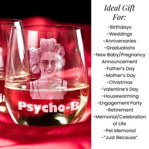 K&ouml;nnte beinhalten: Ein klares Weinglas mit einem Portr&auml;t einer Frau mit Sonnenbrille und Lockenwicklern, das in das Glas ge&auml;tzt ist. Das Wort "Psycho-B" ist auf dem Glas aufgedruckt. Das Bild enth&auml;lt auch eine Liste von Geschenkideen.