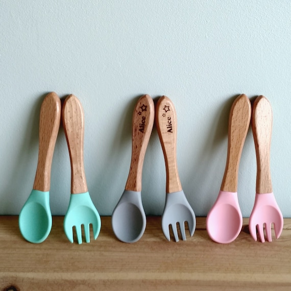 Assiette + couverts pour enfant personnalisé en bois et silicone