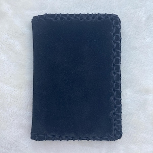 Cartera de cuero cosida a mano