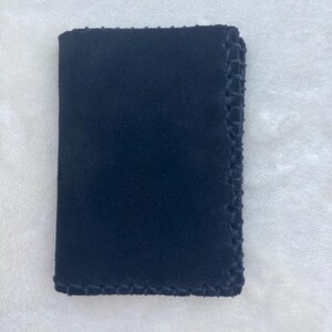 Cartera de cuero cosida a mano