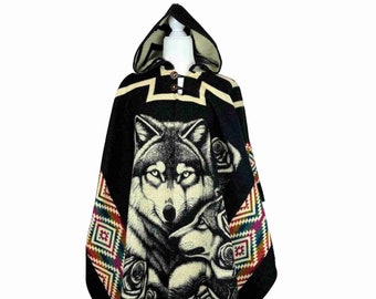 Poncho en laine de style hippie avec des loups et des roses, vêtement d'extérieur chaud unisexe, noir coloré, cadeau unique, cadeau de fête des mères