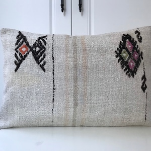Beige Black Kilim Lumbar Pillow, Ethnic Pillow, Pink Bohemain Pillow,Tribal Kilim Pillow Cover,Turkısh Coshion Pillow 16x24ınches 40x60cm
