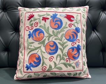 Almofada Suzani feita à mão em seda, com bordado verde (45 x 45 cm)