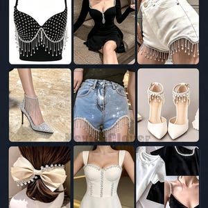 Peut inclure: Une collection de v&ecirc;tements et d'accessoires orn&eacute;s de strass, comprenant un bustier noir, une robe noire, un short en jean blanc, un short en jean bleu, des escarpins blancs, un n&oelig;ud pour cheveux, une robe blanche et des t-shirts blancs et noirs.