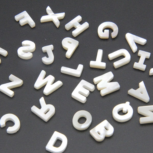 Perles d’alphabet de coquille blanche, perles de coquille de 26 lettres, perles de nom, pour des perles de fabrication de bijoux, perles de fabrication de bijoux de bricolage, lettre d’alphabet en gros.