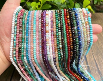 Puede incluir: Una colección de 25 hilos de cuentas de piedras preciosas, cada hilo mide aproximadamente 40 cm de largo. Las cuentas son facetadas y vienen en una variedad de colores, incluyendo blanco, azul, verde, rojo y morado.