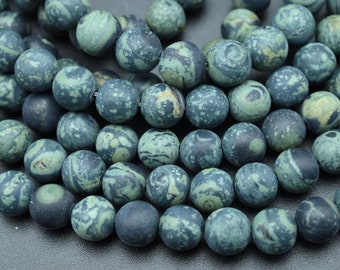 Peut inclure: Un brin de perles rondes en pierre précieuse de couleur vert foncé et noir avec un motif moucheté. Les perles mesurent environ 10 mm de diamètre.