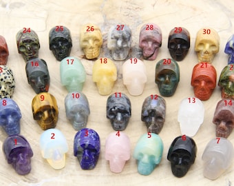 31 tipos de calaveras pequeñas de 1 pulgada, calaveras decorativas, calaveras de Halloween para regalo, decoración de calaveras pequeñas, calaveras de piedras preciosas de buena calidad, piedra decorativa al por mayor.