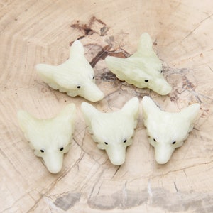 Natural Jade Wolf Head Pendants,Jade Gemstone Wolf Head,Good Quality Wolf Head,Gemstone Wolf Head Pendants,Wholesale Wolf Head Pendants.